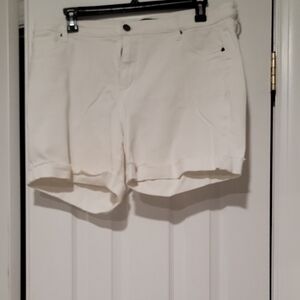 Women's Classic Roll-Hem Shorts in White